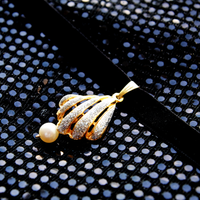 Shell With A Pearl Earring Gold and Velvet Choker
